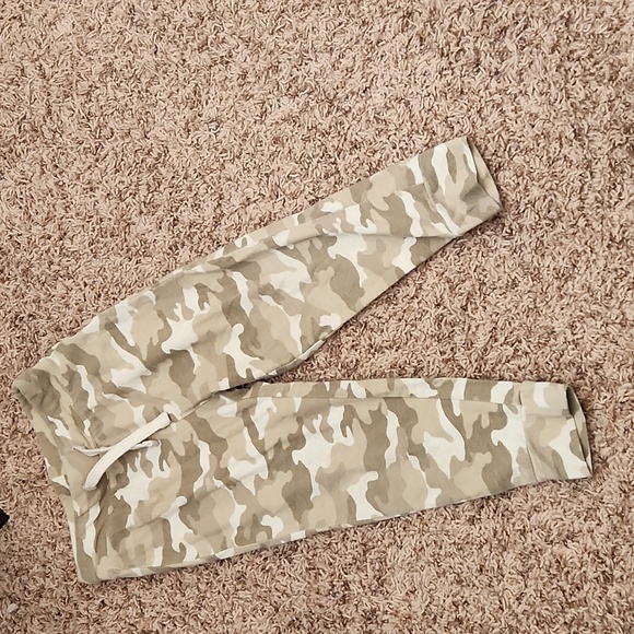 4 pants for the price of 1 - Picture 3 of 7